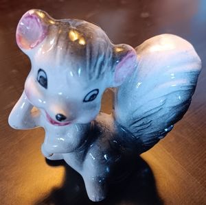 VINTAGE SKUNK FIGURE